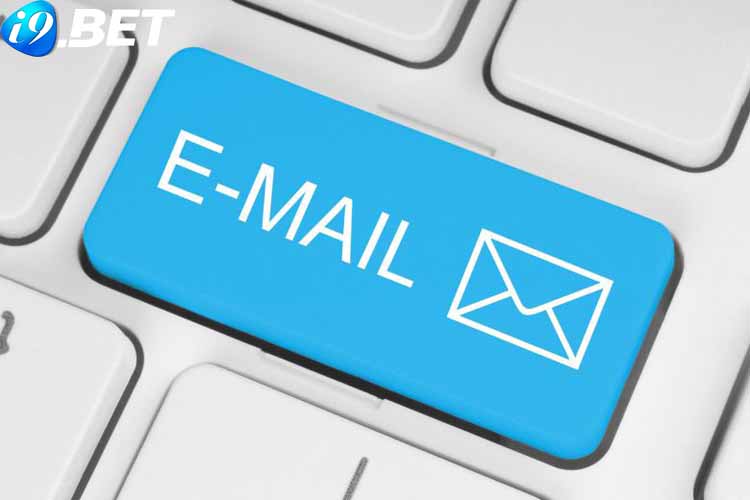 Trao đổi thông tin với nhân viên hỗ trợ qua Email