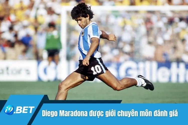 Diego Maradona được giới chuyên môn đánh giá là tiền đạo xuất sắc
